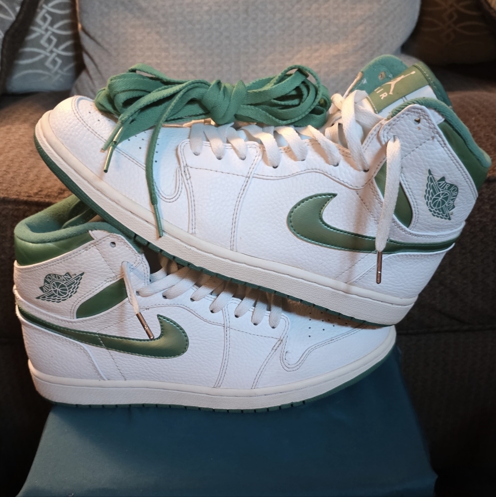 Mens Size 11 Jordan 1 " Do The Right Thing"